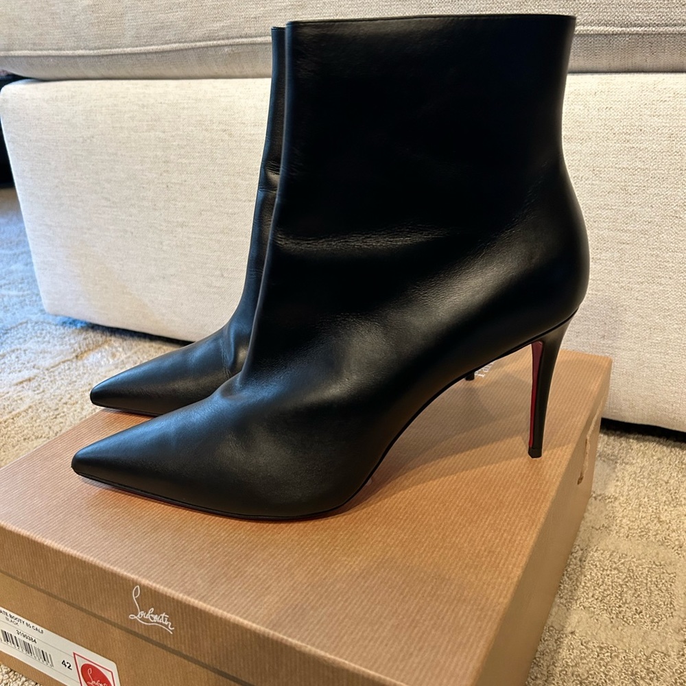Christian Louboutin Booties 100% Authentic Black Leather size 42